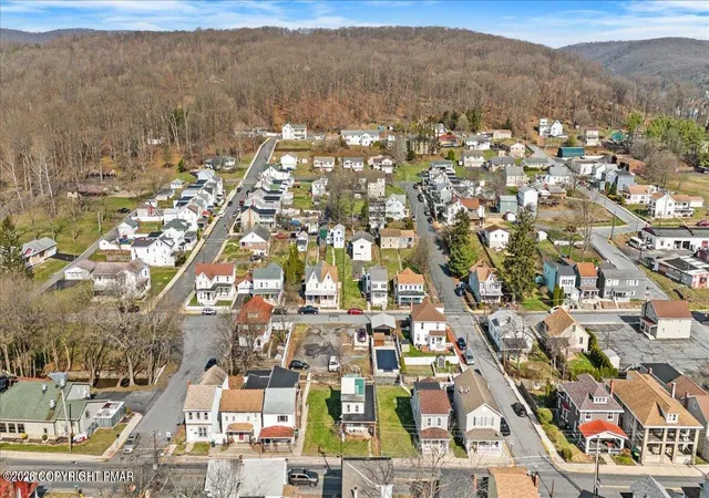 Photo 4 of Single family home for sale at 40 Chestnut St, Cressona, PA 17929 | MLS# PM-140306 | Listing updated on 2026-04-14