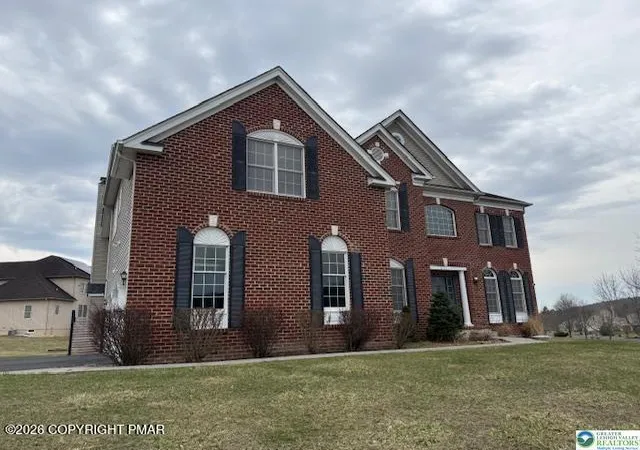 Photo 4 of Single family home for sale at 671 Stratton Dr, East Stroudsburg, PA 18302 | MLS# PM-139743 | Listing updated on 2026-06-30
