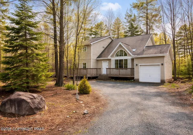Homes for sale in Tamiment, PA | 504 Galion Dr, Tamiment, PA 18371 | MLS# PM-140014