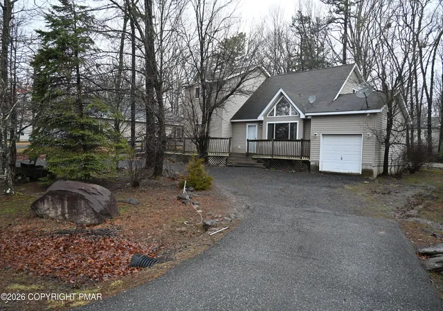 Homes for sale in Tamiment, PA | 504 Galion Dr, Tamiment, PA 18371 | MLS# PM-140014