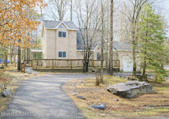 Homes for sale in Tamiment, PA | 504 Galion Dr, Tamiment, PA 18371 | MLS# PM-140014