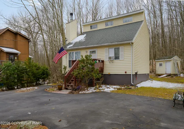 Homes for sale in Gouldsboro, PA | 108 Country Club Dr, Gouldsboro, PA 18424 | MLS# PM-139741