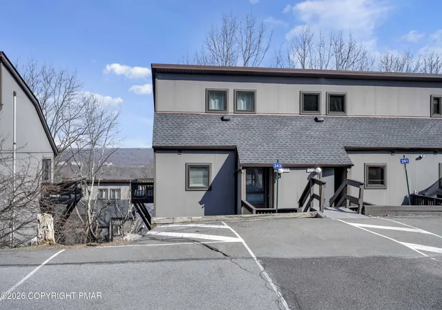 Homes for sale in Tannersville, PA | 243 High Pass Wy, Tannersville, PA 18372 | MLS# PM-139865