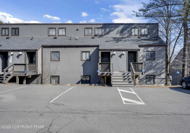 Homes for sale in Tannersville, PA | 19 Middle Village Wy, Tannersville, PA 18372 | MLS# PM-139878