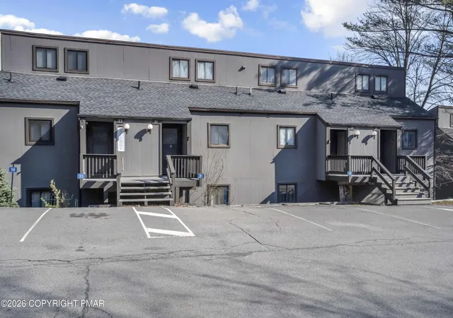 Homes for sale in Tannersville, PA | 21 Middle Village Wy, Tannersville, PA 18372 | MLS# PM-139879