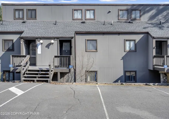 Homes for sale in Tannersville, PA | 21 Middle Village Wy, Tannersville, PA 18372 | MLS# PM-139879