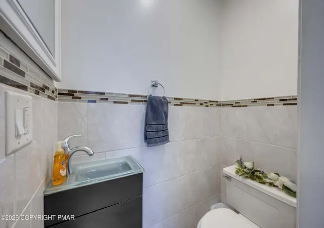 Homes for sale in Tannersville, PA | 21 Middle Village Wy, Tannersville, PA 18372 | MLS# PM-139879