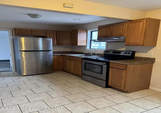 Homes for sale in Tobyhanna, PA | 9193 Buttonwood Ct, Tobyhanna, PA 18466 | MLS# PM-140121