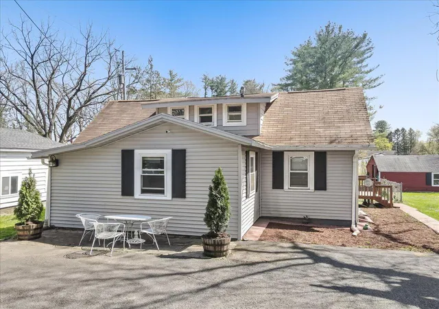 Homes for sale in Stroudsburg, PA | 813 Stokes Mill Rd, Stroudsburg, PA 18360 | MLS# PM-140028