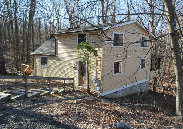 Photo 2 of Single family home for sale at 3420 Crestwood Dr, East Stroudsburg, PA 18301 | MLS# PM-140694 | Listing updated on 2026-08-07