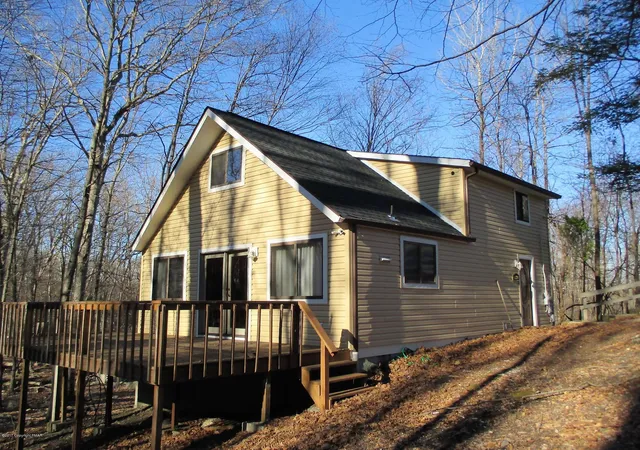 Photo 3 of Single family home for sale at 3420 Crestwood Dr, East Stroudsburg, PA 18301 | MLS# PM-140694 | Listing updated on 2026-08-07