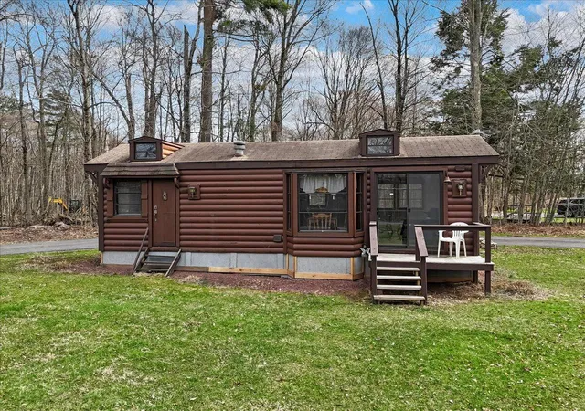 Homes for sale in Blakeslee, PA | 253 Thomas Rd, Blakeslee, PA 18610 | MLS# PM-140071