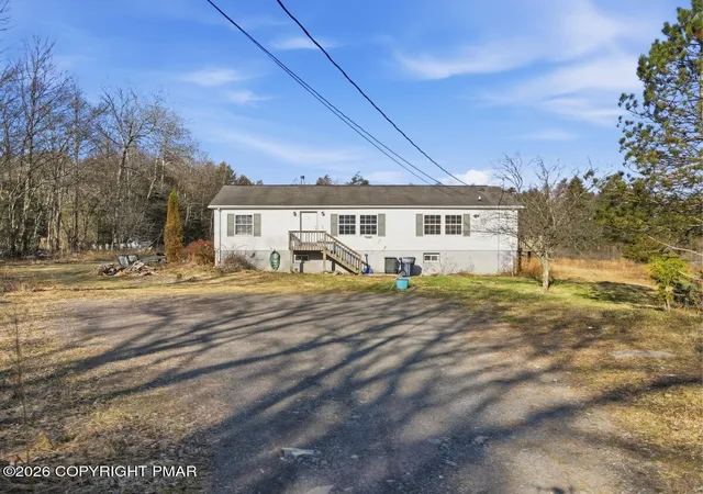 Photo 2 of Single Family Residence at 105 Ceramic Dr, Greentown, PA 18426 | MLS# PM-140110 | | Sold on 2026-06-12