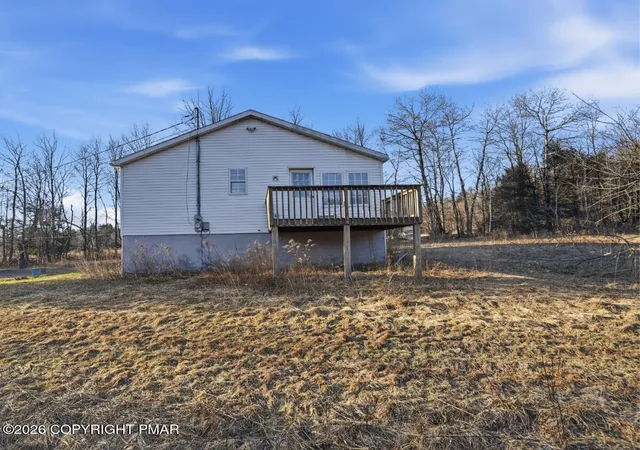 Photo 4 of Single Family Residence at 105 Ceramic Dr, Greentown, PA 18426 | MLS# PM-140110 | | Sold on 2026-06-12