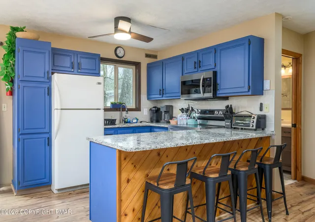 Homes for sale in Albrightsville, PA | 272 Penn Forest Trl, Albrightsville, PA 18210 | MLS# PM-140108