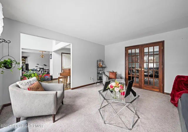 Photo 4 of Single family home for sale at 137 Old Kettle Ct, Stroudsburg, PA 18360 | MLS# PM-140130 | Listing updated on 2026-04-20
