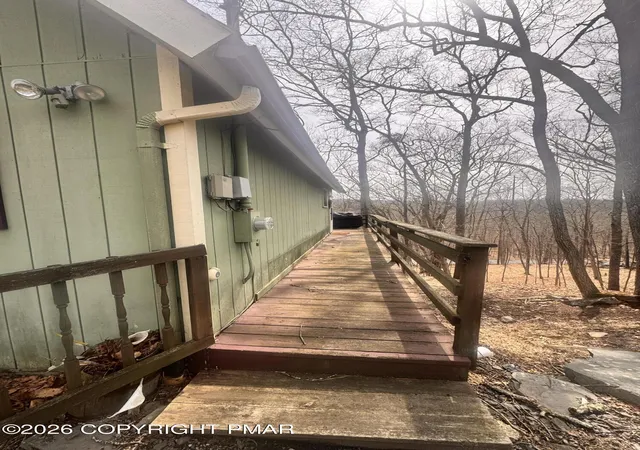 Homes for sale in Bushkill, PA | 166 Dover Dr, Bushkill, PA 18324 | MLS# PM-140484