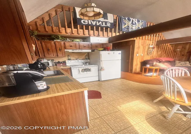 Homes for sale in Bushkill, PA | 166 Dover Dr, Bushkill, PA 18324 | MLS# PM-140484