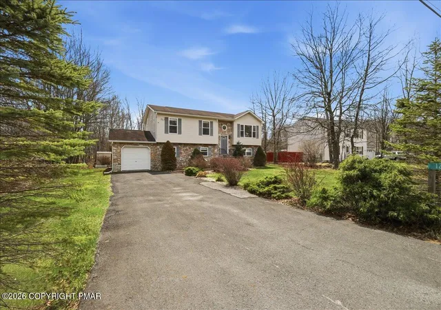 Homes for sale in Long Pond, PA | 1216 Glade Dr S, Long Pond, PA 18334 | MLS# PM-140303