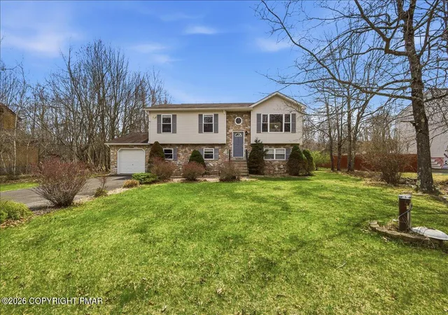Homes for sale in Long Pond, PA | 1216 Glade Dr S, Long Pond, PA 18334 | MLS# PM-140303