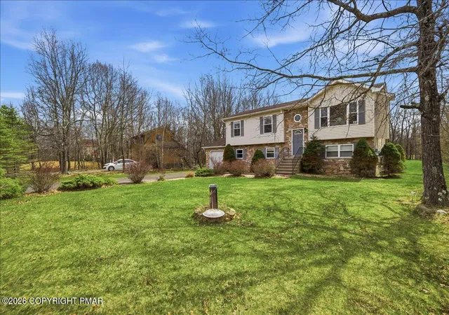 Homes for sale in Long Pond, PA | 1216 Glade Dr S, Long Pond, PA 18334 | MLS# PM-140303