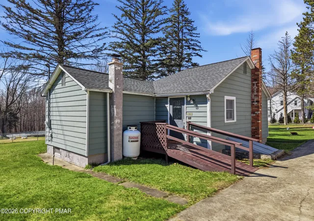 Photo 4 of House for sale at 304 Drinker Turnpike, Covington Township, PA 18424 | MLS# PM-140321 | Listing updated on 2026-09-01