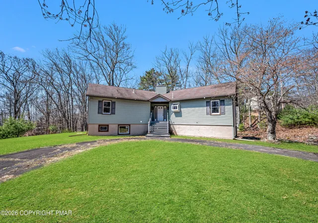 Homes for sale in Bushkill, PA | 1093 Lancaster Dr, Bushkill, PA 18324 | MLS# PM-140456