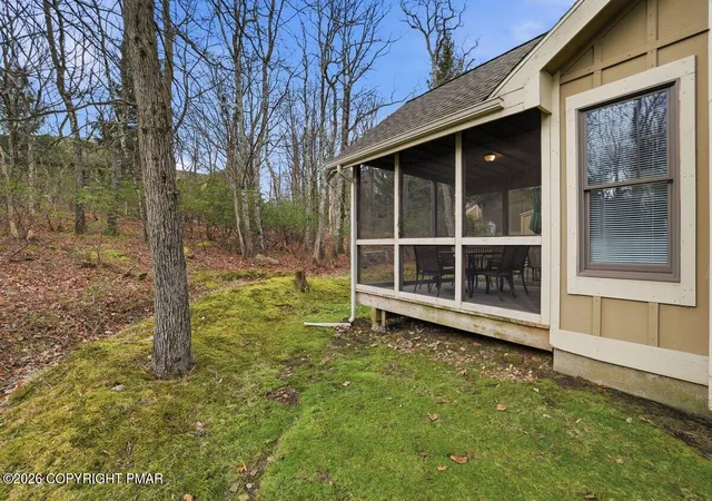 Homes for sale in Tannersville, PA | 144 Pine Ct, Tannersville, PA 18372 | MLS# PM-140323