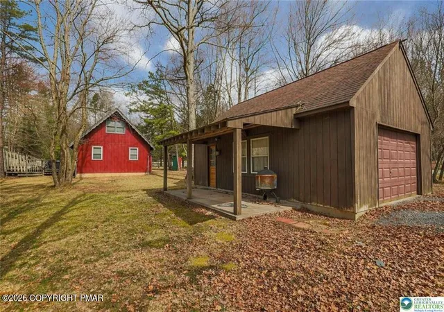 Homes for sale in Blakeslee, PA | 170 Fern Ridge Rd, Blakeslee, PA 18610 | MLS# PM-140307
