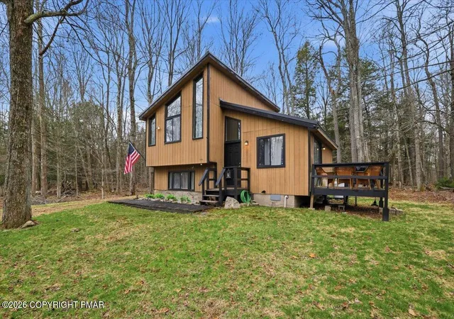 Homes for sale in Gouldsboro, PA | 1209 Navajo Trl, Gouldsboro, PA 18424 | MLS# PM-140333