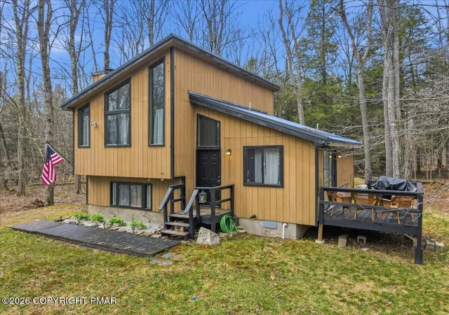Homes for sale in Gouldsboro, PA | 1209 Navajo Trl, Gouldsboro, PA 18424 | MLS# PM-140333