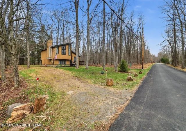 Homes for sale in Gouldsboro, PA | 1209 Navajo Trl, Gouldsboro, PA 18424 | MLS# PM-140333