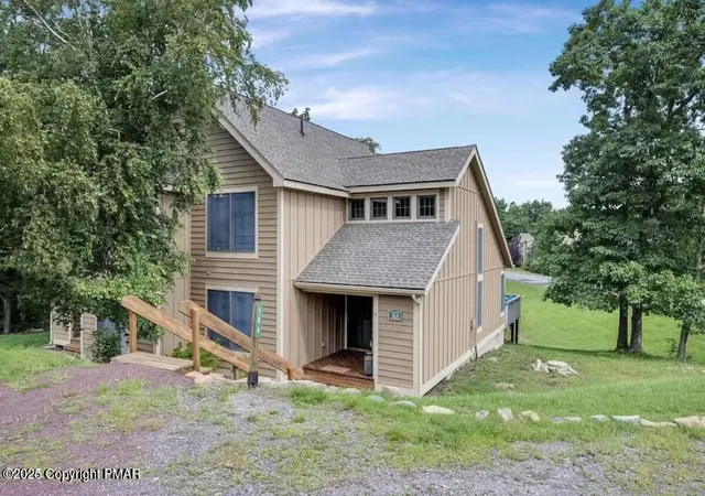 Homes for sale in Tannersville, PA | 164 Pine Ct, Tannersville, PA 18372 | MLS# PM-140418