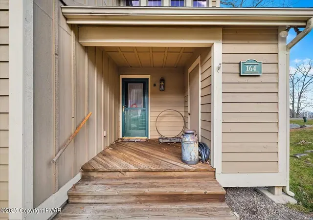 Homes for sale in Tannersville, PA | 164 Pine Ct, Tannersville, PA 18372 | MLS# PM-140418