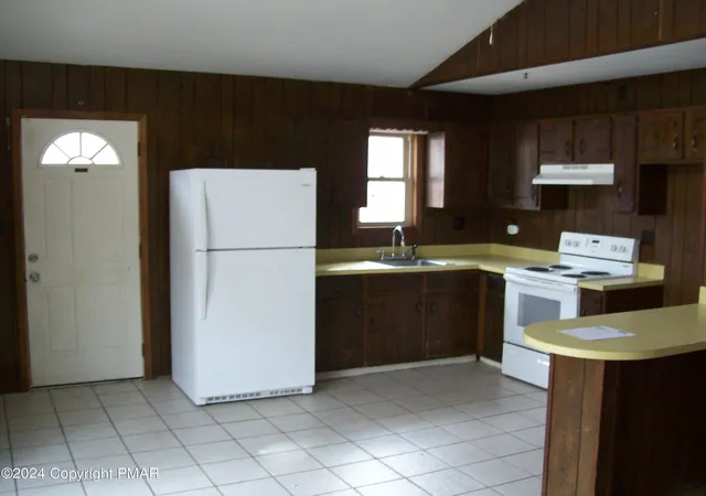 Photo 4 of Single Family Residence at 8062 Red Squirrel Dr, Tobyhanna, PA 18466 | MLS# PM-140340 | | Sold on 2026-05-29