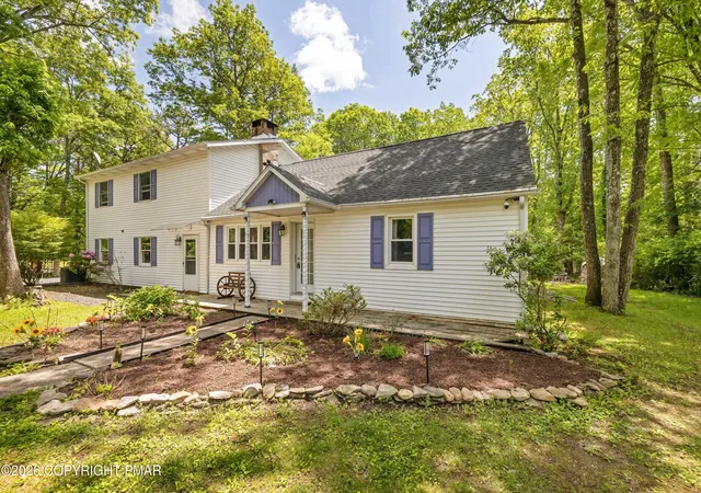 Homes for sale in Effort, PA | 1106 Lakeside Dr, Effort, PA 18330 | MLS# PM-140381