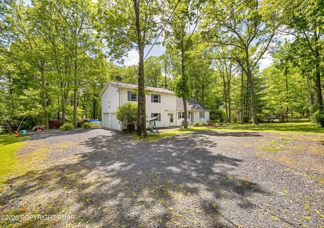 Homes for sale in Effort, PA | 1106 Lakeside Dr, Effort, PA 18330 | MLS# PM-140381