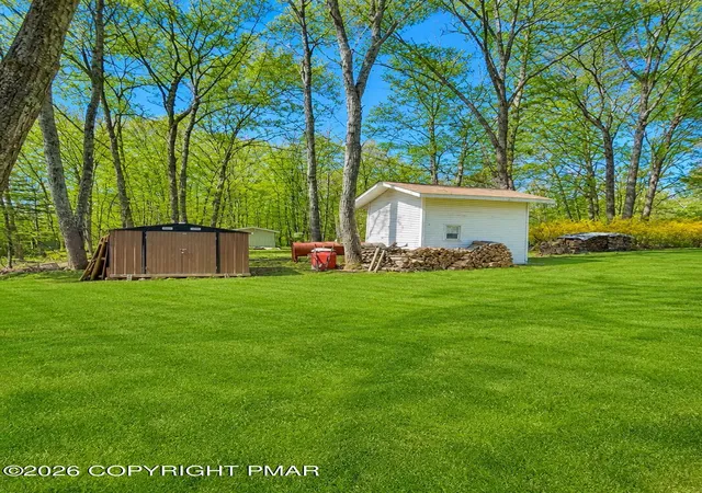 Homes for sale in Effort, PA | 1106 Lakeside Dr, Effort, PA 18330 | MLS# PM-140381