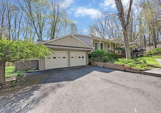 Photo 3 of Single Family Residence at 4018 Manor Dr, Stroudsburg, PA 18360 | MLS# PM-140611 | | Sold on 2026-06-19