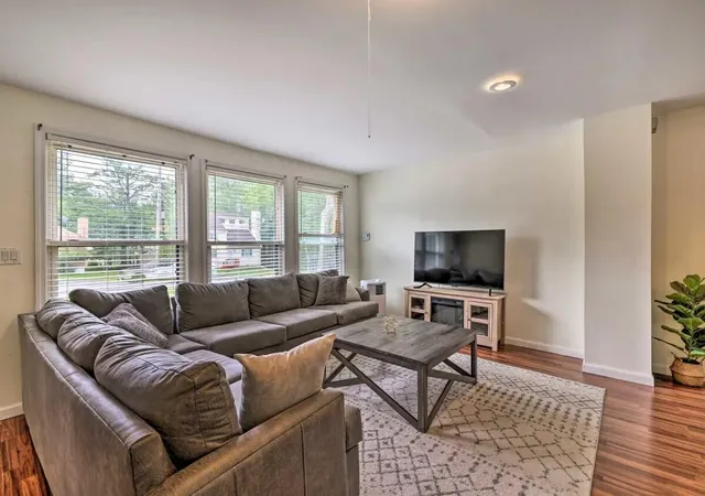 Photo 3 of Single family home for sale at 542 Country Pl Dr, Tobyhanna, PA 18466 | MLS# PM-140623 | Listing updated on 2026-07-23