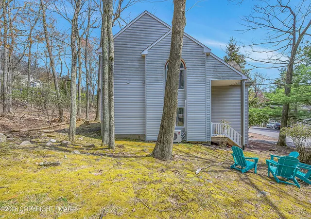 4th image of 9 Rockspring Ct, Lake Harmony, PA 18624 | MLS# PM-140718