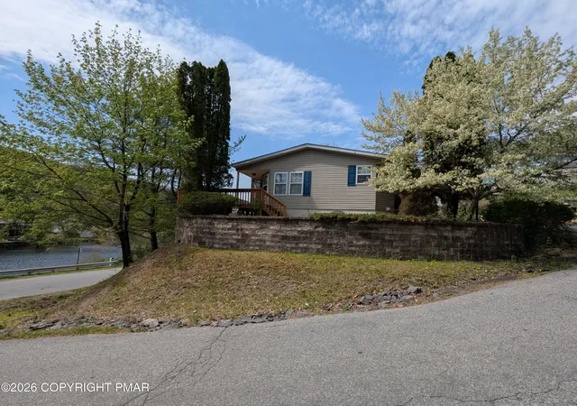 Homes for sale in Saylorsburg, PA | 2303 Bass Ln, Saylorsburg, PA 18353 | MLS# PM-140739