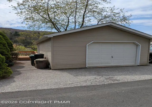 Homes for sale in Saylorsburg, PA | 2303 Bass Ln, Saylorsburg, PA 18353 | MLS# PM-140739