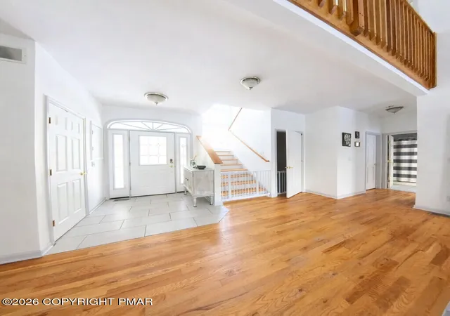 Homes for sale in Milford, PA | 162 Oak Ridge Dr, Milford, PA 18337 | MLS# PM-140844