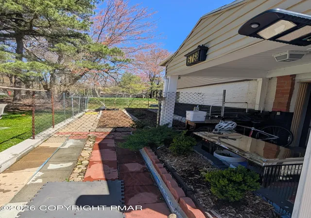 Homes for sale in Long Pond, PA | 1514 Clover Rd, Long Pond, PA 18334 | MLS# PM-140880