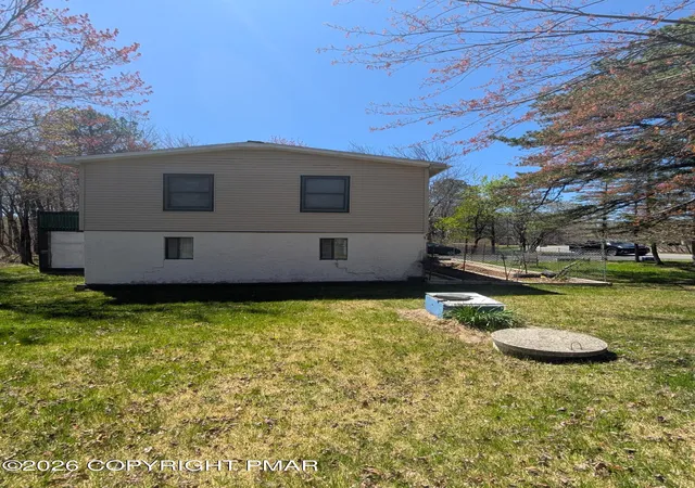 Homes for sale in Long Pond, PA | 1514 Clover Rd, Long Pond, PA 18334 | MLS# PM-140880
