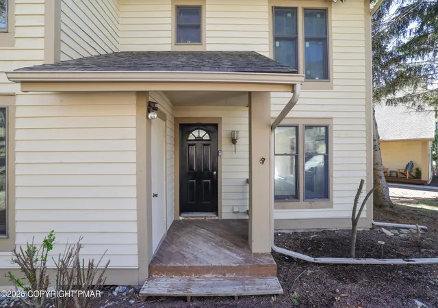 Photo 2 of Single family home for sale at 417 Hickory Dr, Tannersville, PA 18372 | MLS# PM-140885 | Listing updated on 2026-08-28