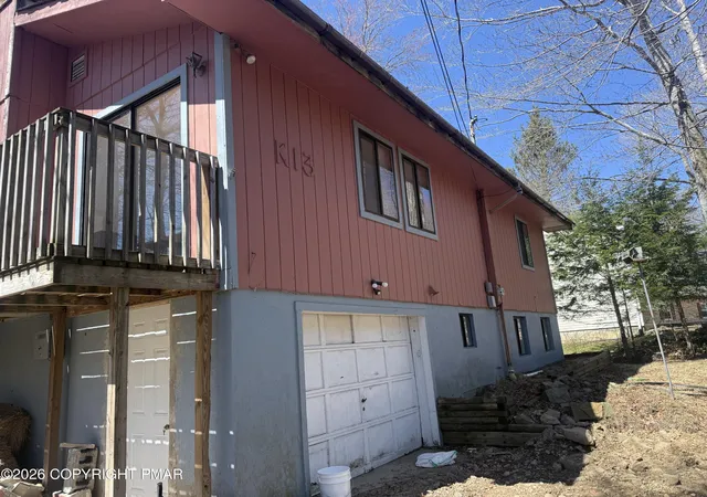 Homes for sale in Tobyhanna, PA | 1666 Marina Dr, Tobyhanna, PA 18466 | MLS# PM-140917