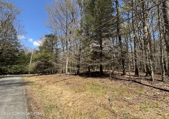 Homes for sale in Gouldsboro, PA | 76 Shoshoni Trl, Gouldsboro, PA 18424 | MLS# PM-140901