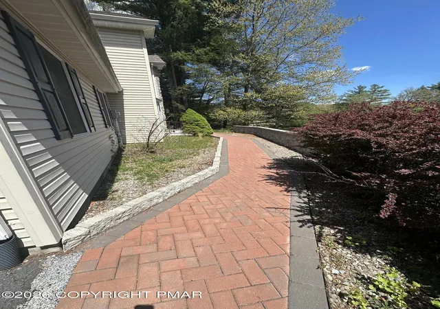 Photo 2 of Single family home for sale at 110 Osprey Ct, East Stroudsburg, PA 18301 | MLS# PM-141082 | Listing updated on 2026-07-23